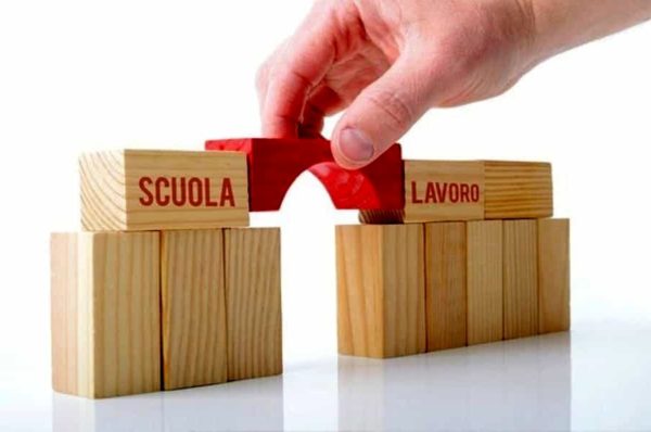 Alternanza Scuola Lavoro:i ragazzi dell’Istituto” Cirillo” all’ Automobile Club Bari BAT per il progetto “TrasportACI”