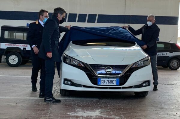 Gruppo Picca consegna un’auto elettrica alla polizia locale di Monopoli: “Il green è una delle nostre sfide”
