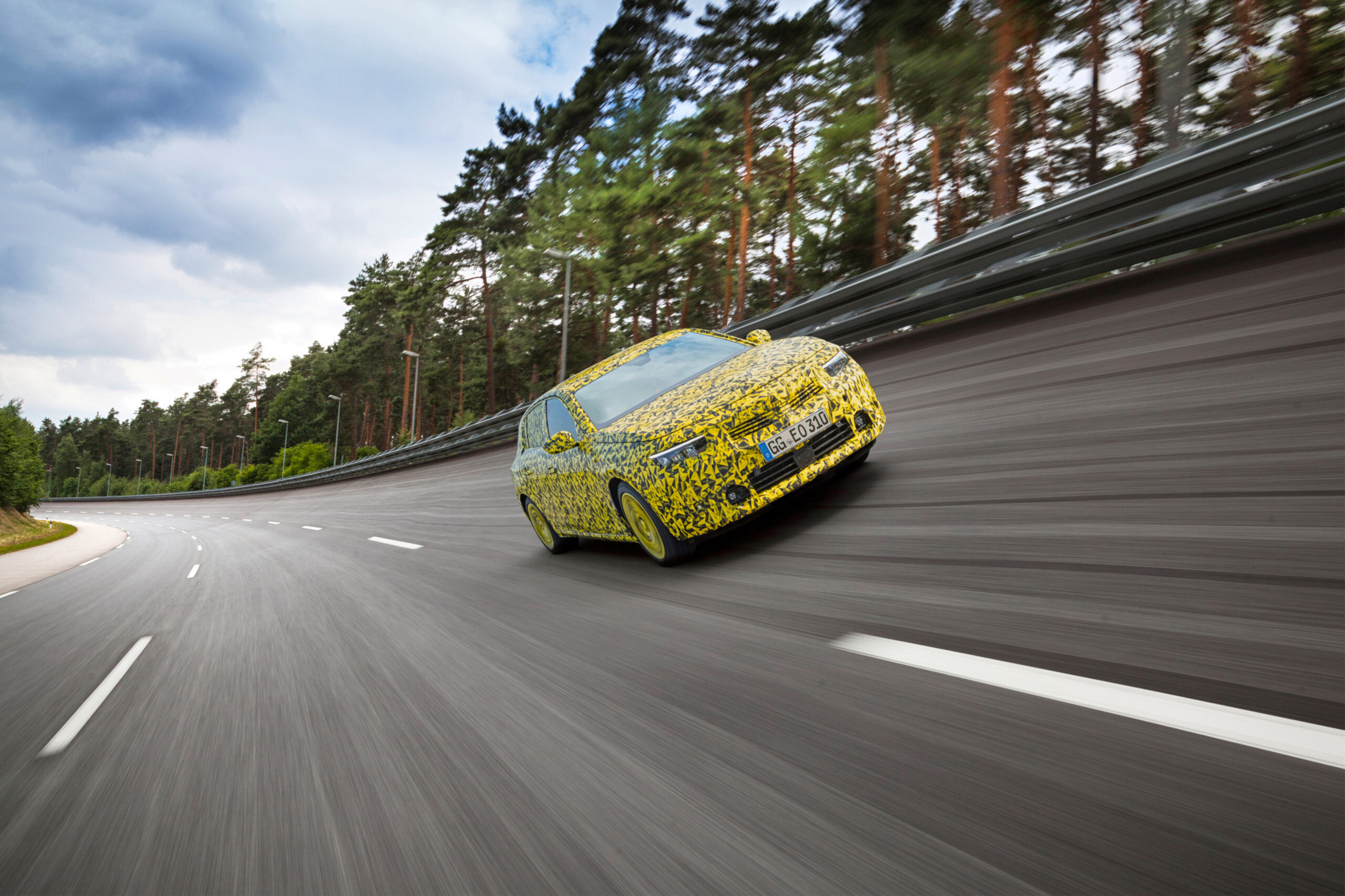 Dopo una durissima serie di test la nuova Opel Astra è in dirittura d’arrivo: poche settimane all’anteprima