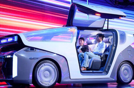 Intelligenza artificiale: la casa cinese Baidu presenta il primo “Robo-Taxi” completamente autonomo