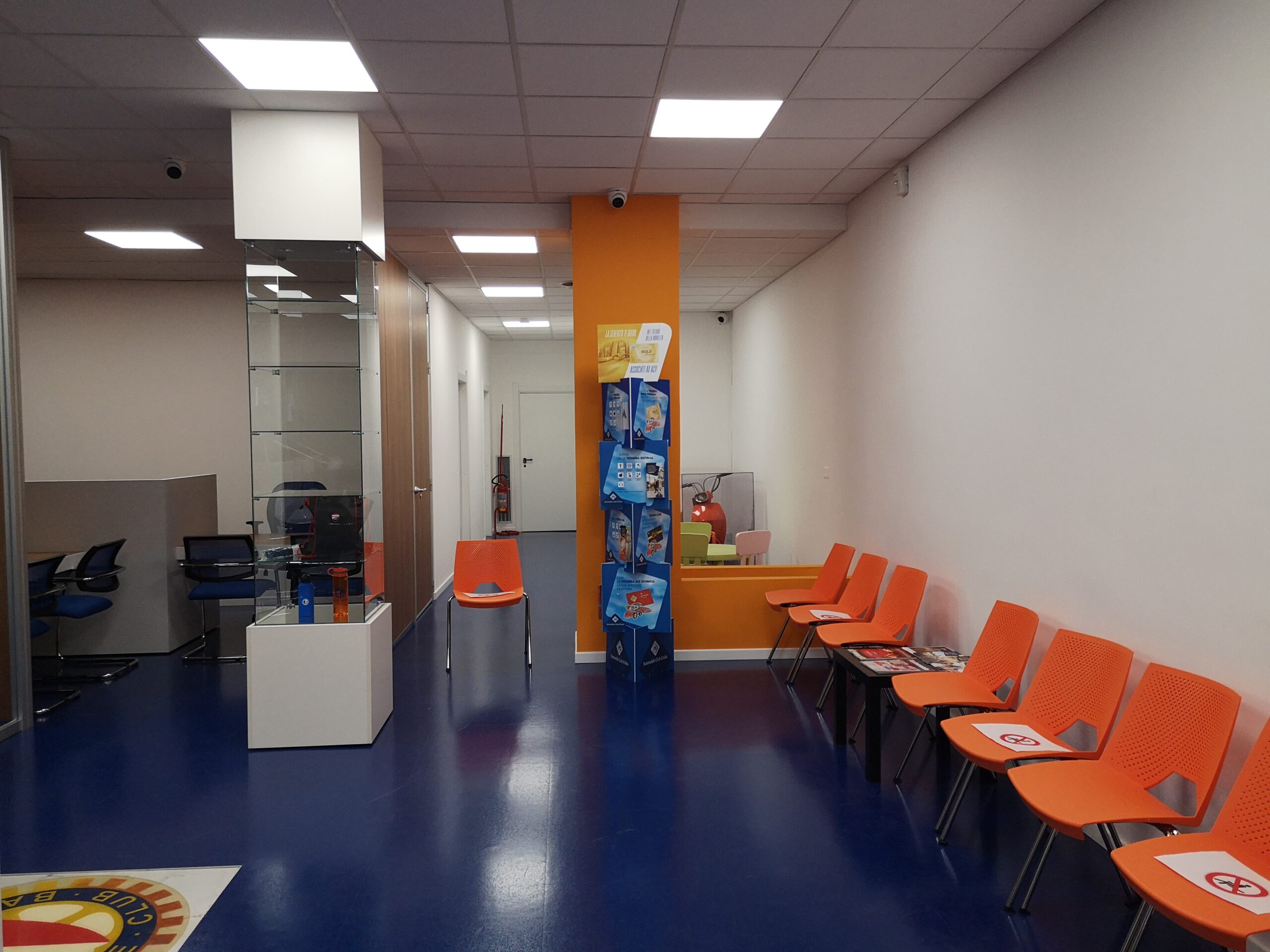 Bari, pronta la nuova sede dell’Aci in via Ottavio Serena: più spazi e un angolo anche per i piccoli – VIDEO e FOTO