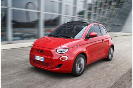Stellantis al primo posto nelle vendite dei veicoli a basse emissioni: Fiat Nuova 500 la vettura elettrica più venduta