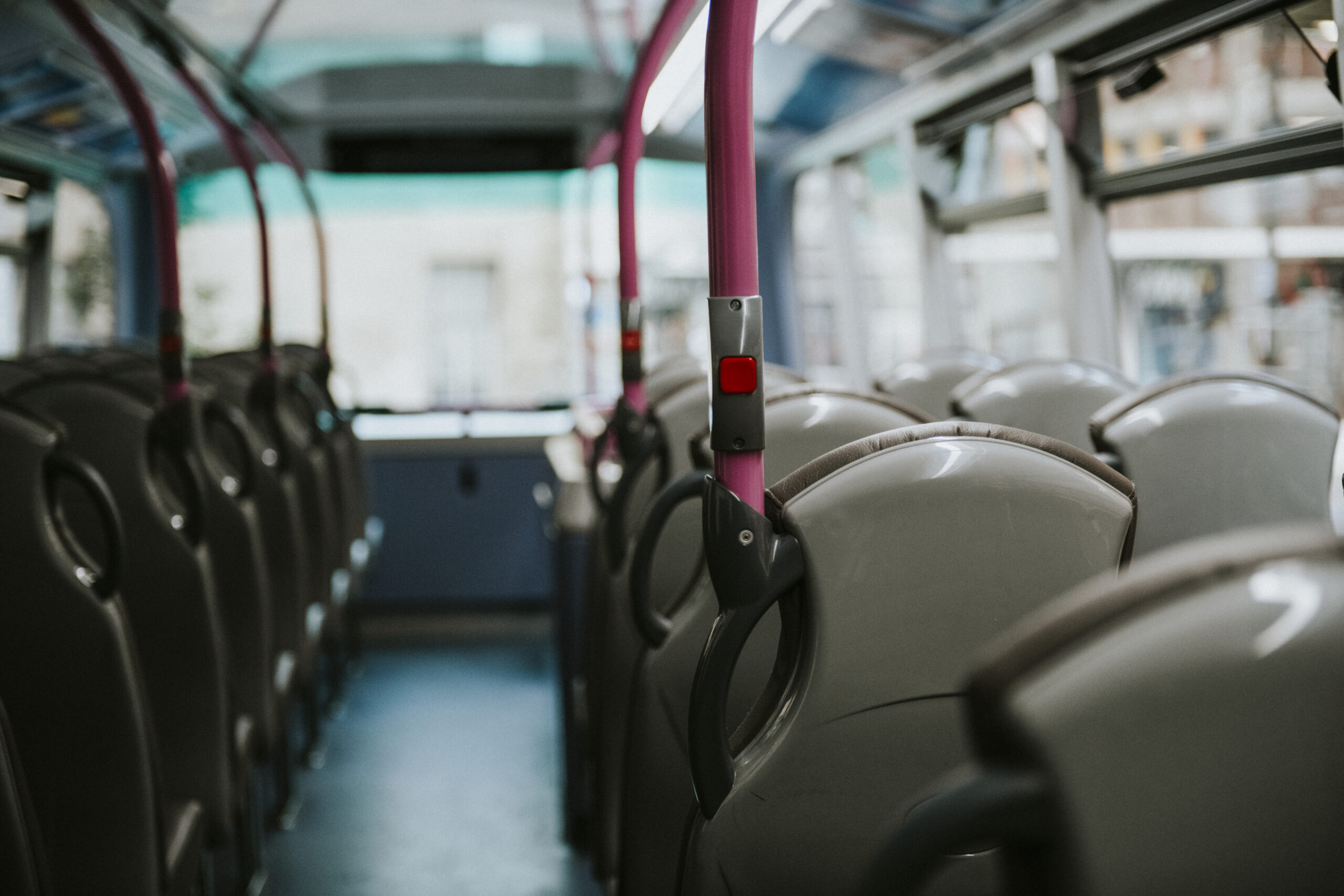 Sicurezza stradale, nel Barese bus gratis per raggiungere discoteca: “Riduciamo rischio incidenti”