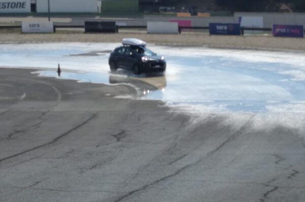 Guida sicura, un giorno nei panni di “navigatore speciale”. L’esperienza di un istruttore Aci