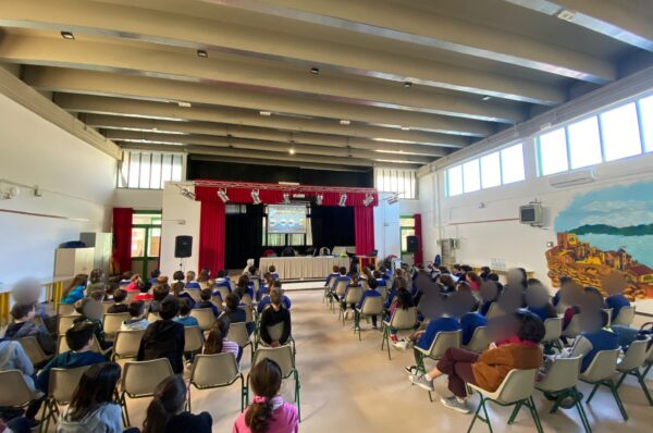 Scuola di educazione stradale con Aci, alla primaria Re David i bimbi diventano “campioni di sicurezza”