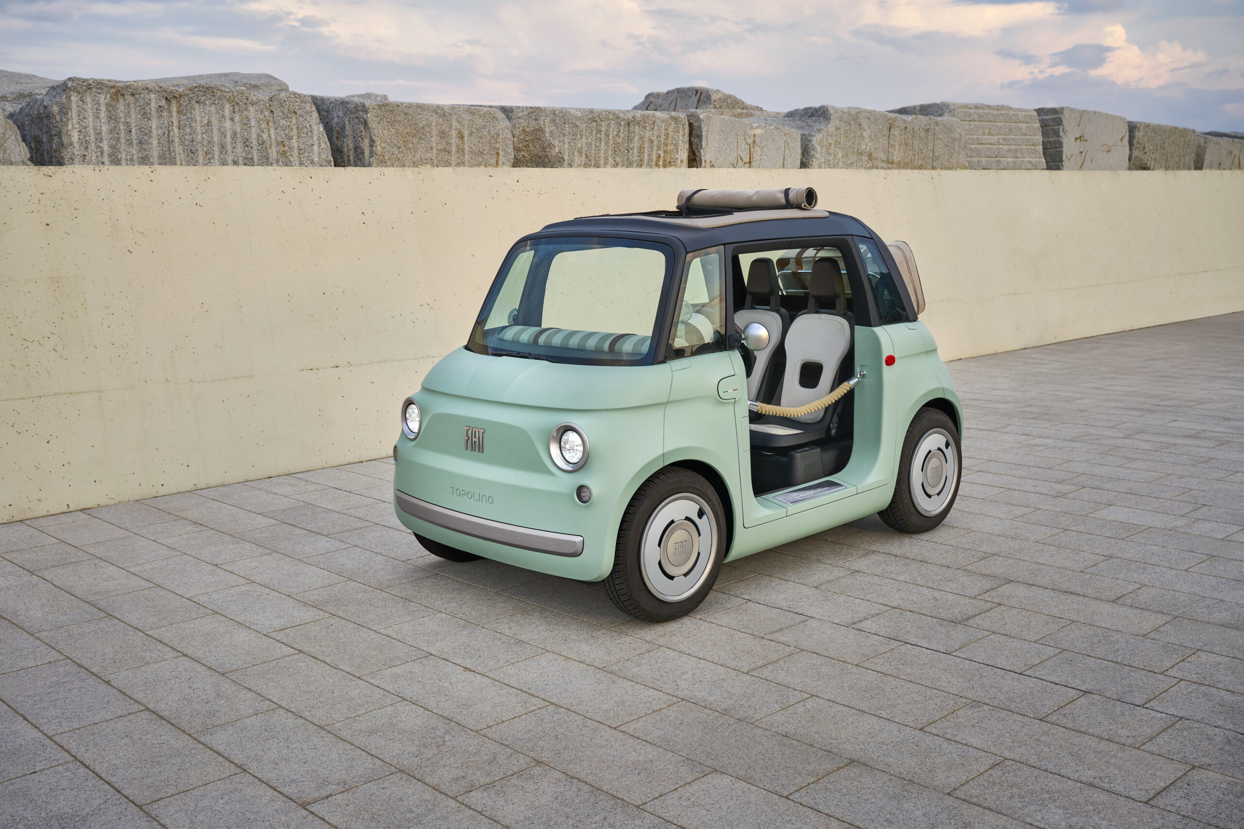 Nuova Fiat Topolino: la vettura che elettrizza la mobilità urbana con un tocco esclusivo di Dolce Vita