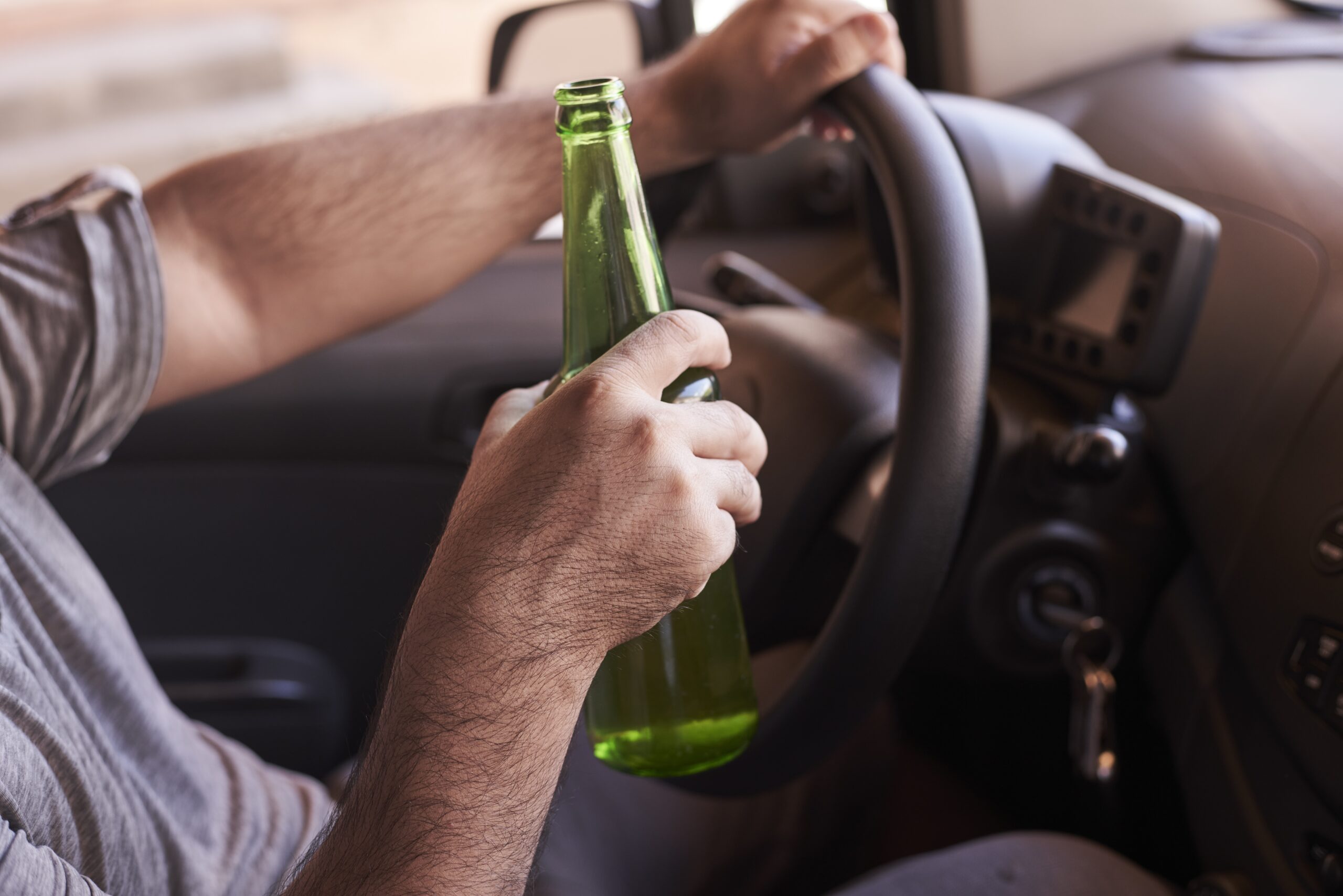 Via la patente a chi guida ubriaco e fa incidente, resta norma