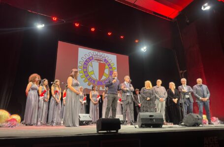 Un concerto dei ‘Gospel singers’, così Ac Bari Bat ha omaggiato i suoi soci – VIDEO