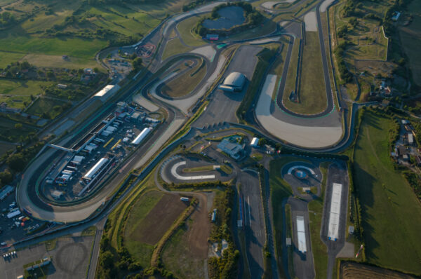 Guida sicura, all’autodromo di Vallelunga un corso gratuito per i ragazzi. L’iniziativa Aci