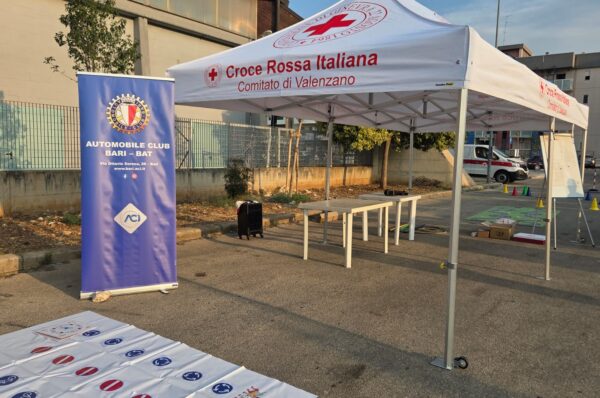 Sicurezza stradale, a Valenzano la lezione diventa pratica con Croce Rossa e Aci